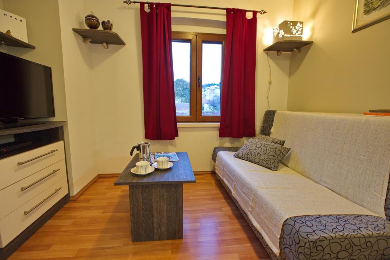 Apartments With A Parking Space Jelsa, Hvar - 8713 Jelsa  Extérieur photo