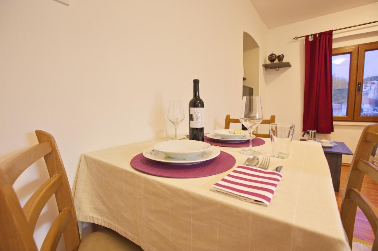 Apartments With A Parking Space Jelsa, Hvar - 8713 Jelsa  Extérieur photo