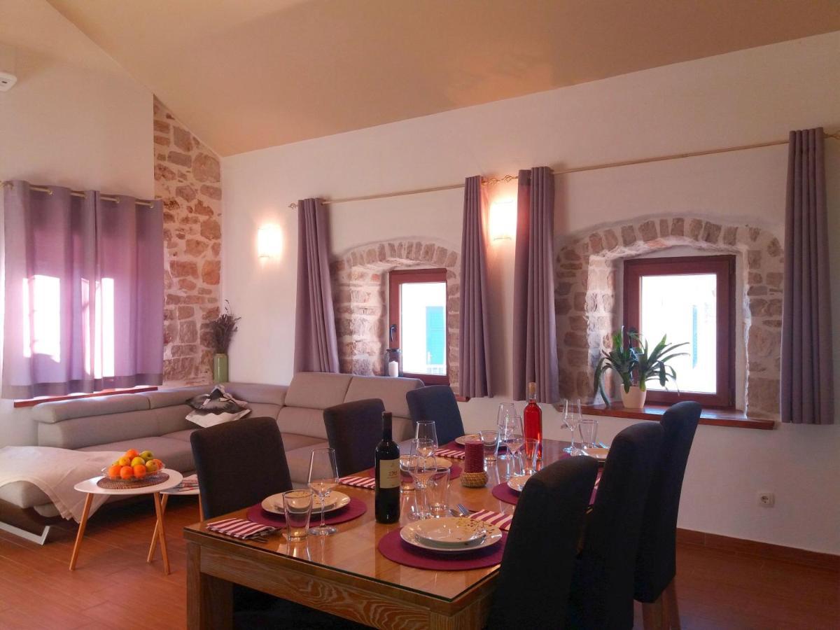 Apartments With A Parking Space Jelsa, Hvar - 8713 Jelsa  Extérieur photo