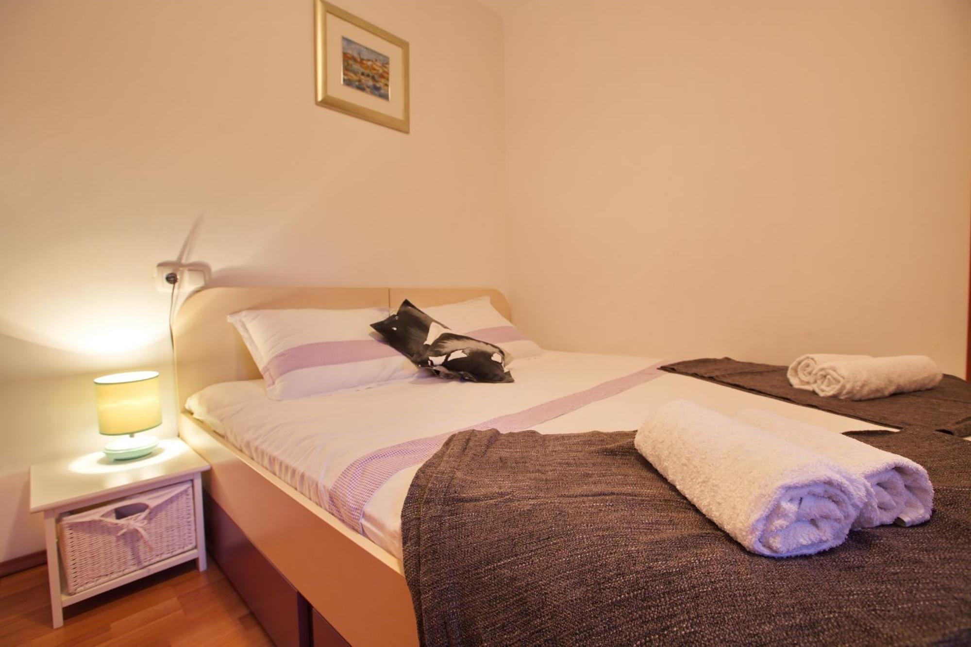 Apartments With A Parking Space Jelsa, Hvar - 8713 Jelsa  Chambre photo